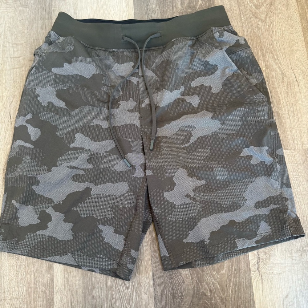Lululemon T.H.E. Short Linerless 9" Camo - Picture 4 of 11